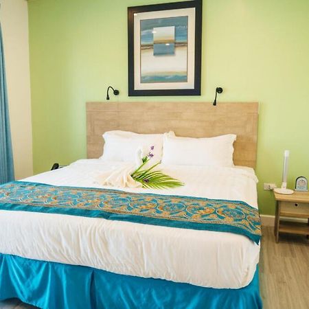Maxwell Del Mar Hotel Christ Church Bagian luar foto