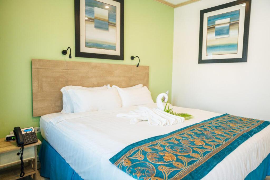 Maxwell Del Mar Hotel Christ Church Bagian luar foto